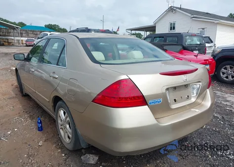 2006 Honda Accord 2.4 Ex z USA, uszkodzony, nr VIN 1HGCM56786A095186